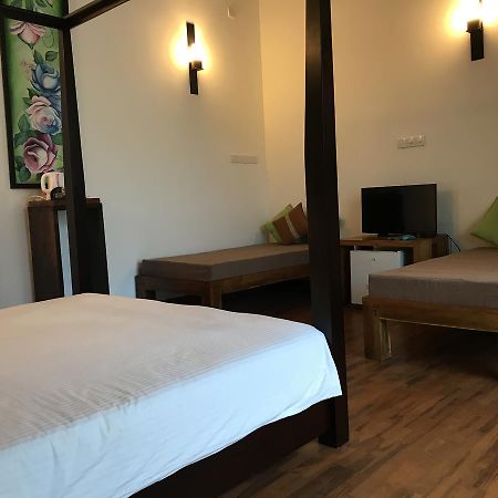 Lespri Grand Hotel Negombo Exterior photo
