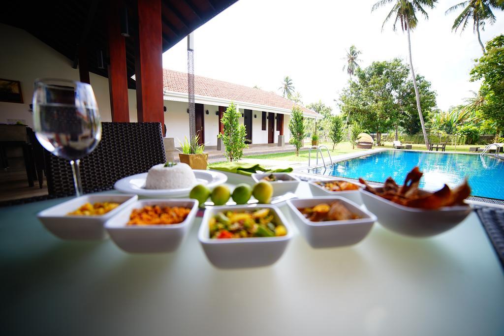 Lespri Grand Hotel Negombo Exterior photo