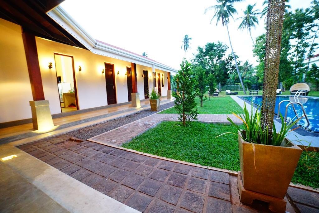 Lespri Grand Hotel Negombo Exterior photo