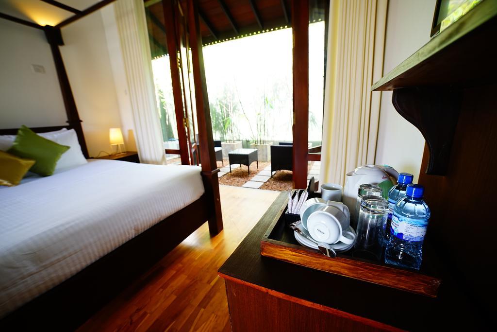 Lespri Grand Hotel Negombo Room photo