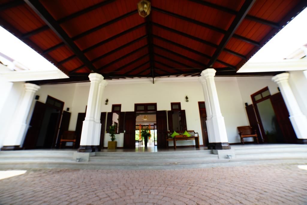 Lespri Grand Hotel Negombo Exterior photo