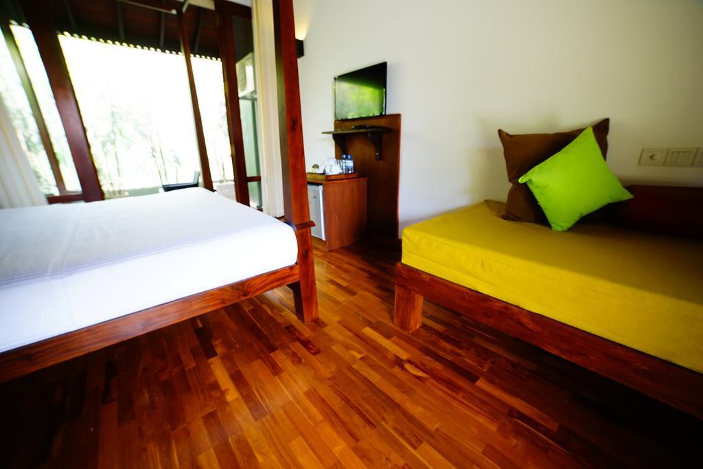 Lespri Grand Hotel Negombo Exterior photo