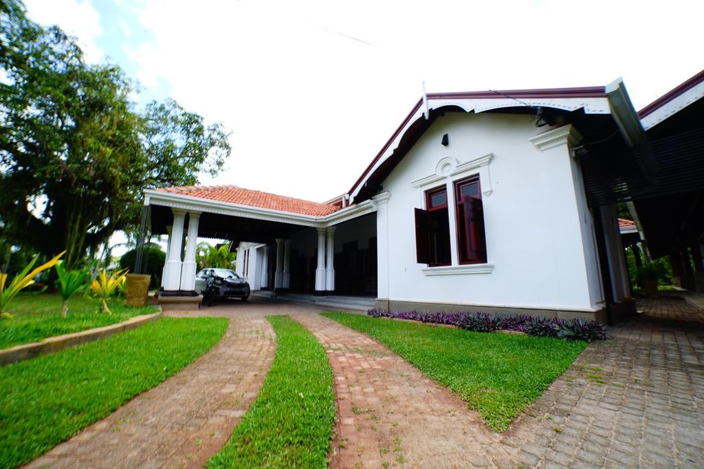 Lespri Grand Hotel Negombo Exterior photo