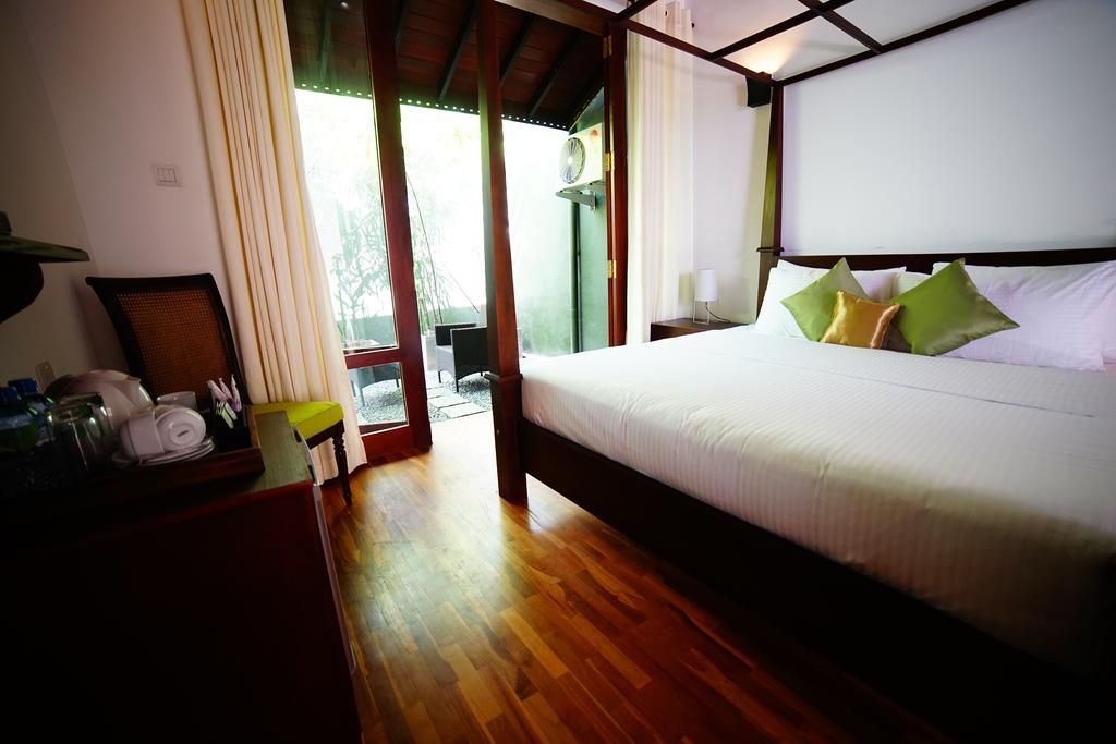 Lespri Grand Hotel Negombo Room photo