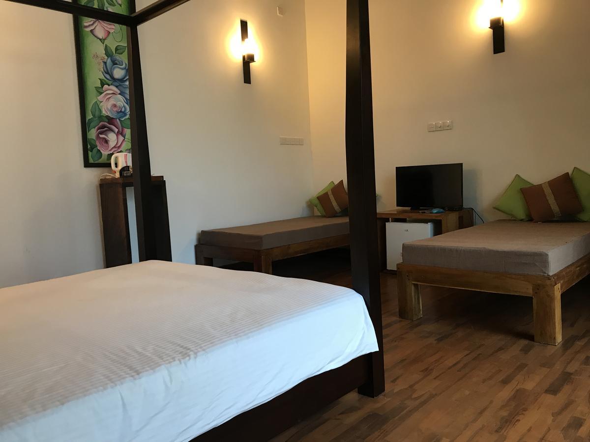 Lespri Grand Hotel Negombo Exterior photo