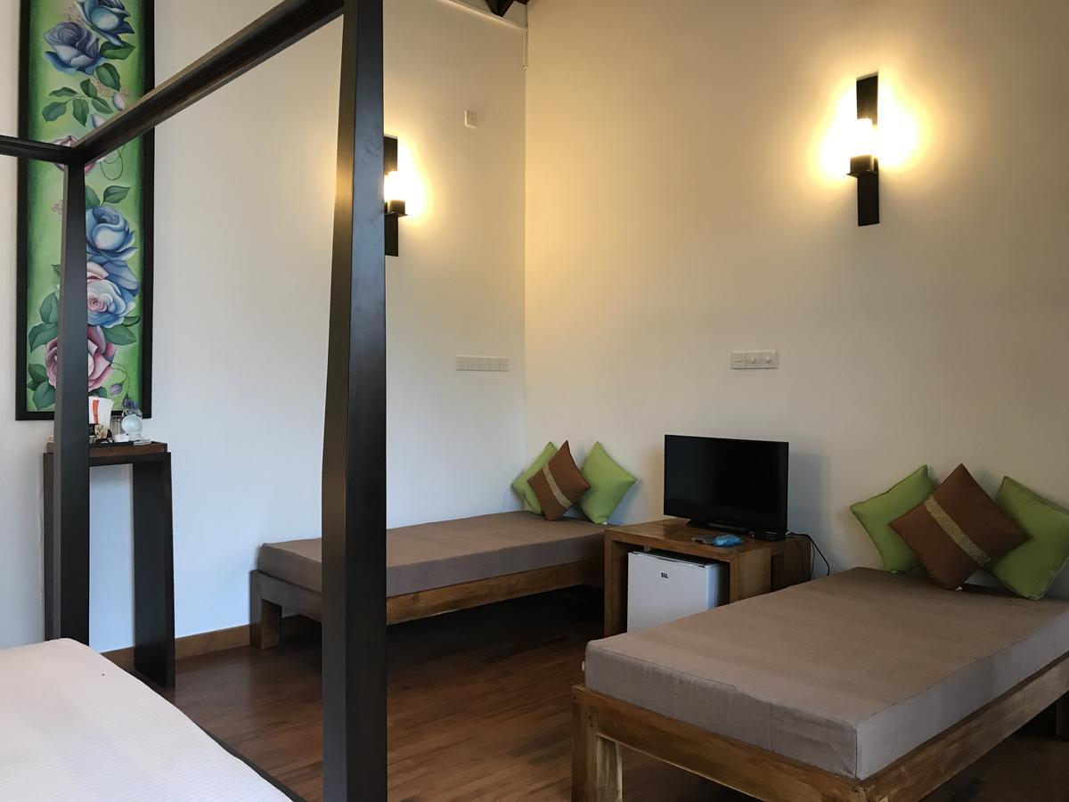 Lespri Grand Hotel Negombo Exterior photo