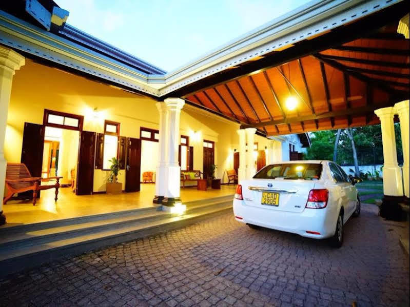 Lespri Grand Hotel Negombo Exterior photo